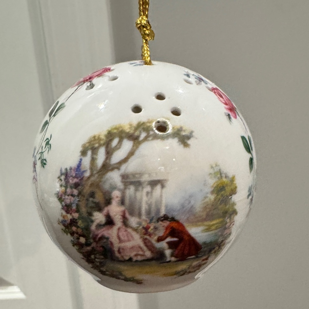 Taylor of London Porcelain Pomander Potpourri Holder Ball Ornament Victorian - Picture 6 of 7